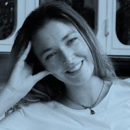 Lara Gibson's avatar